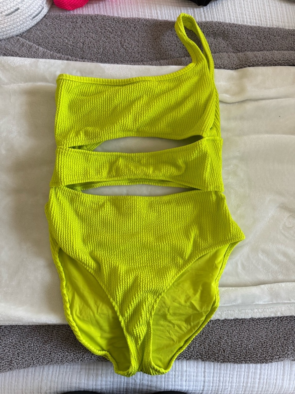 aerie One-Shoulder Cutout One-Piece Swimsuit in Neon Yellow